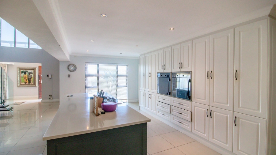 6 Bedroom Property for Sale in Gonubie Eastern Cape